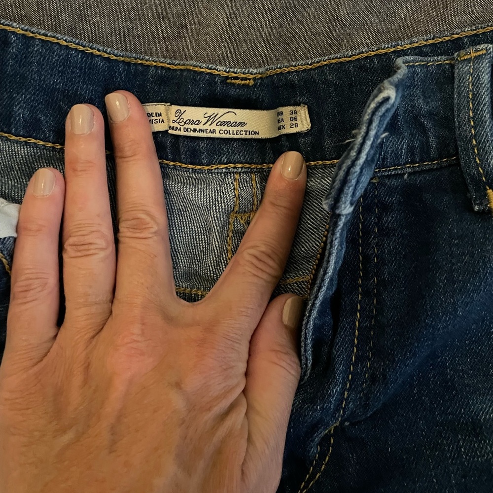 Zara jean short. EUC - Picture 2 of 3
